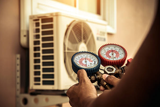 Professional Hvac Installation technician working in Aberdeen, MS